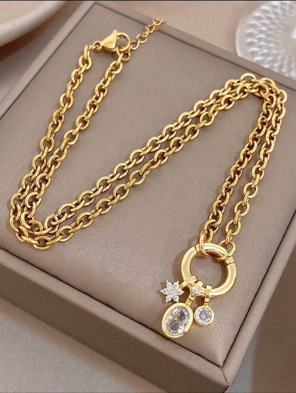 BRAND NEW ** Gold Tone Pendant Charm Necklace - Women Jewelry